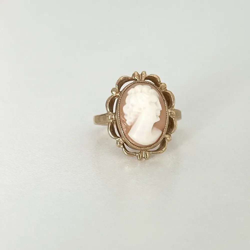 Vintage 10K Yellow Gold Genuine Cameo Shell Hand Carved Ladies Band Ring Size 5